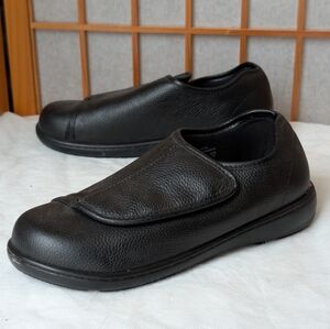 Leather Cobbie Cuddlers Women's Comfort Shoe | 8 Wide | Black & Cream Velcro